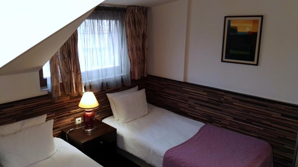 Guest House Solo Shumen Exteriör bild